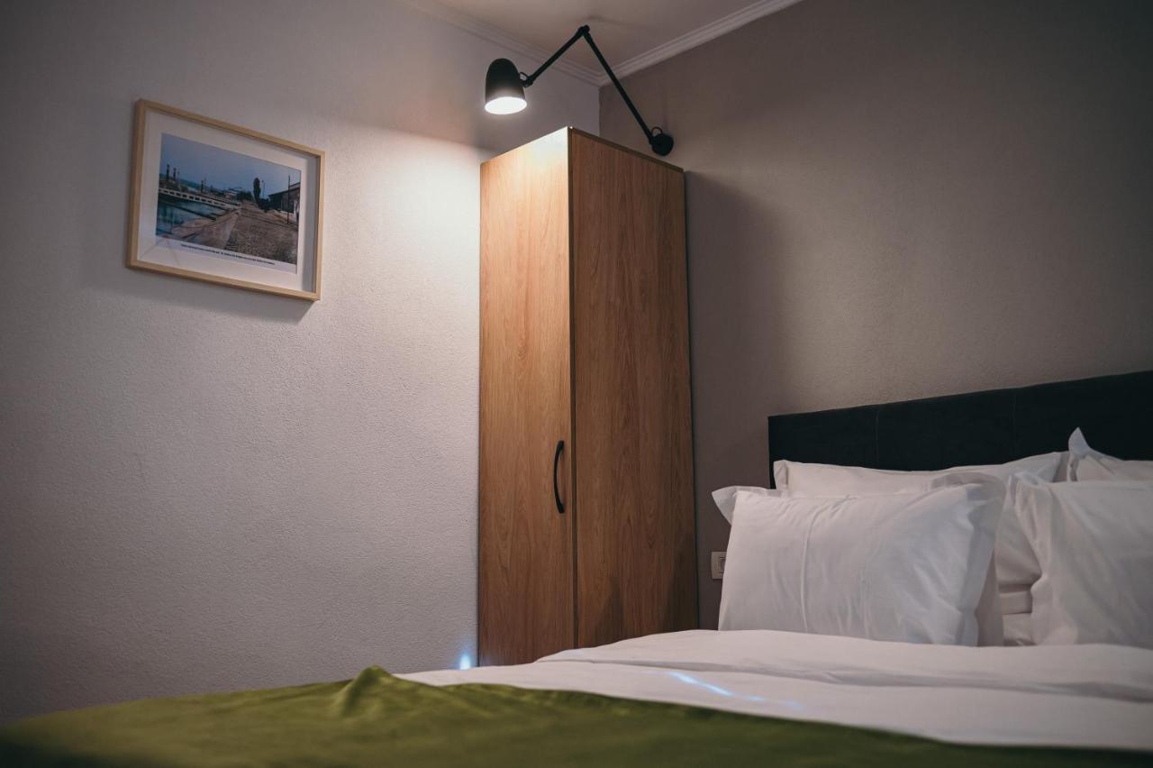 Nest Guesthouse Drobeta Turnu Severin Exterior foto